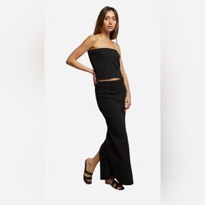 PERFECTWHITETEE AJA RIBBED MAXI SKIRT IN TRUE BLACK. NWT. LARGE. 🖤